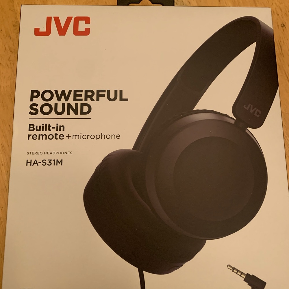 JVC Powerful Sound Built In remote +microphone Brand New